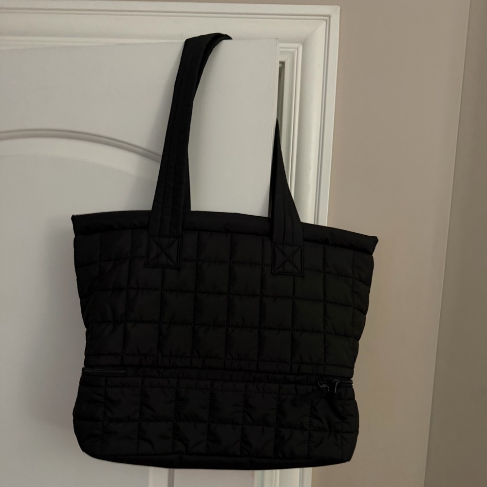 Brand new”Reebok”(ELLIE)tote bag.Size-H-15”,W-20”xD7”.23L capacity.Color-black🖤 - Picture 2 of 14